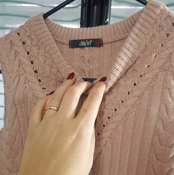 Dusty pink cold shoulder sweater - Picture 2 of 5